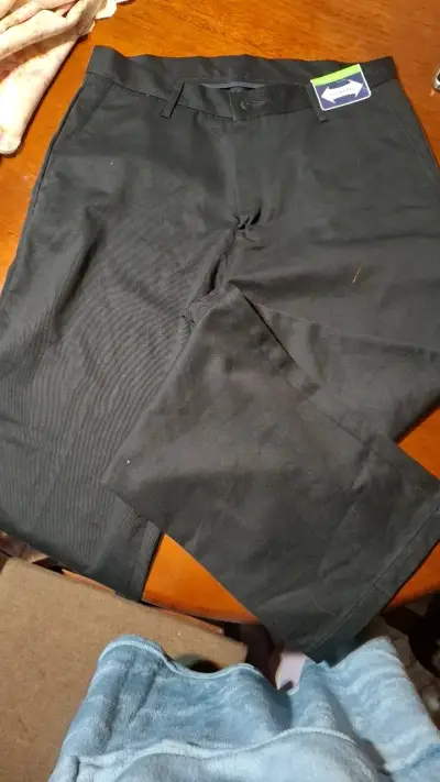Pantalones Khaki Wrangler Ultimate Flex - miniatura 1