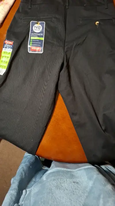 Pantalones Khaki Wrangler Ultimate Flex - miniatura 3