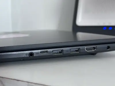 Laptop ASUS Vivobook X1505ZA Intel i5 12va Gen - miniatura 2