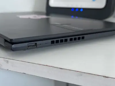 Laptop ASUS Vivobook X1505ZA Intel i5 12va Gen - miniatura 3