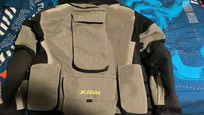 Chaqueta y pantalón de moto - miniatura 1