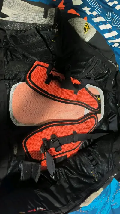 Chaqueta y pantalón de moto - miniatura 2