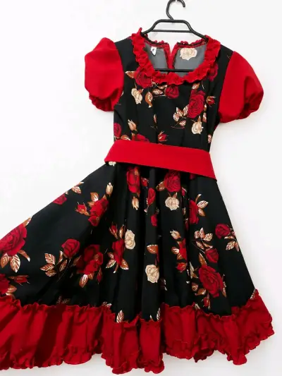 Vestido floral negro y rojo con falso talla 8 - miniatura 1