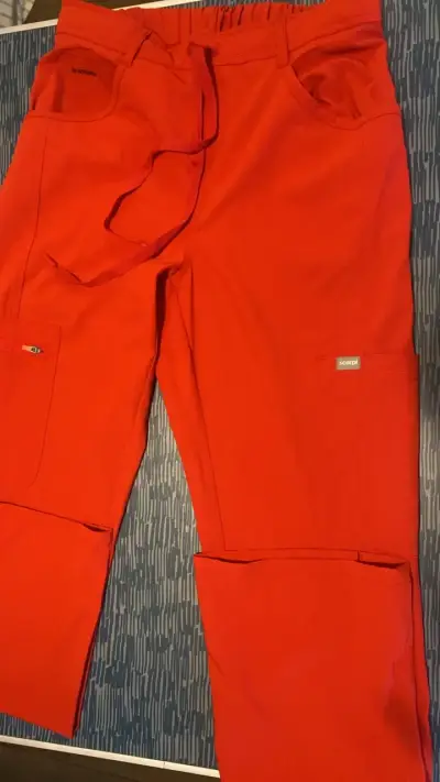 Conjunto médico rojo Scorpi Comfort - miniatura 1