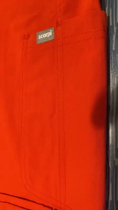 Conjunto médico rojo Scorpi Comfort - miniatura 2