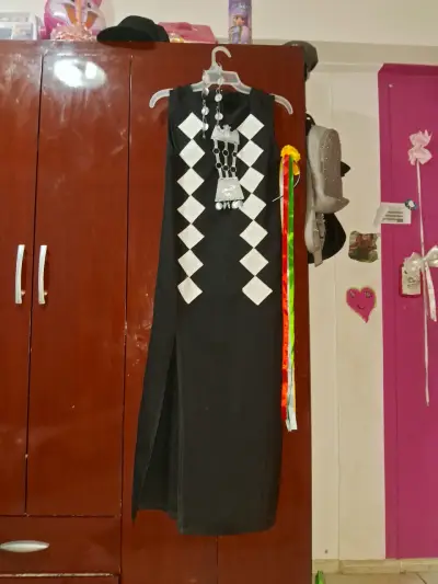 Vestido tradicional mapuche con accesorios - miniatura 1