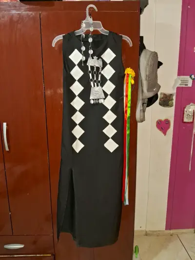 Vestido tradicional mapuche con accesorios - miniatura 4