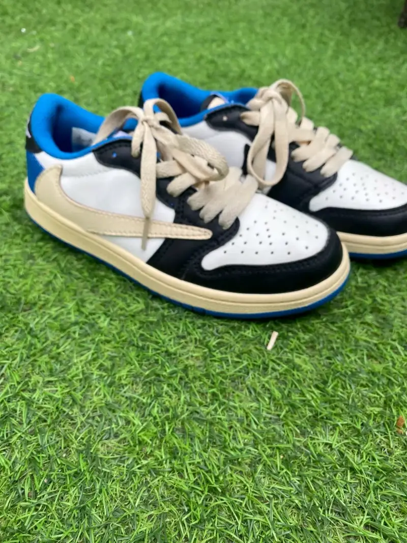 Zapatillas deportivas Nike Travis blancas y negras - 1