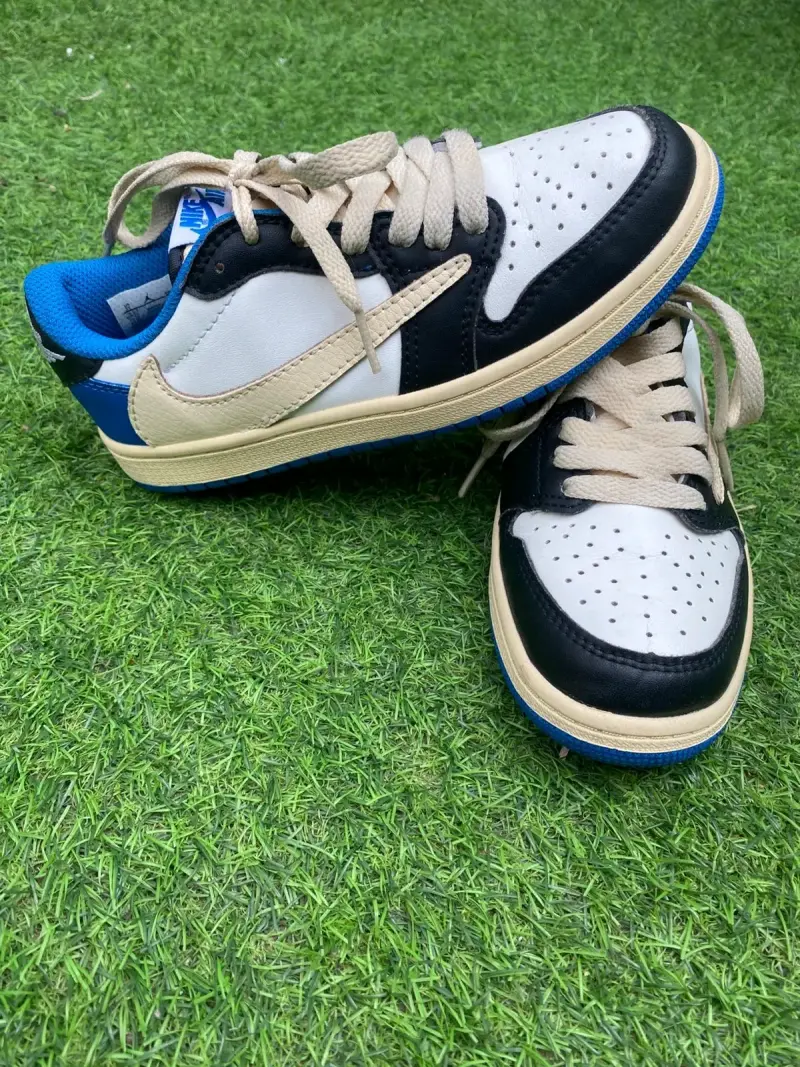Zapatillas deportivas Nike Travis blancas y negras - 2