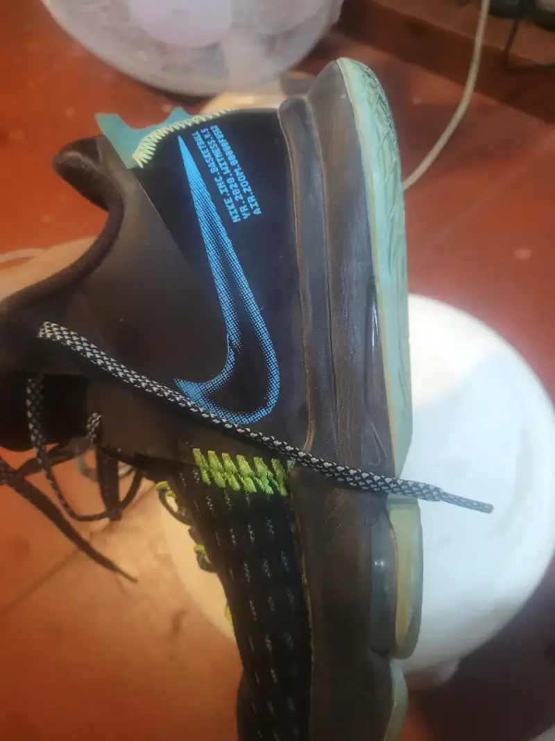 Zapatillas deportivas Nike negras y verdes - 3