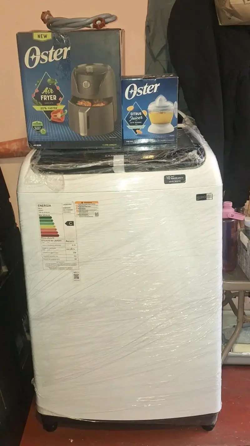 Lavadora Samsung con freidora de aire y exprimidor Oster - 2