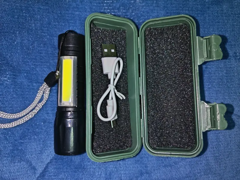 Linterna táctica recargable con estuche - 2