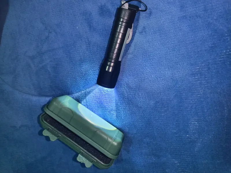 Linterna táctica recargable con estuche - 3