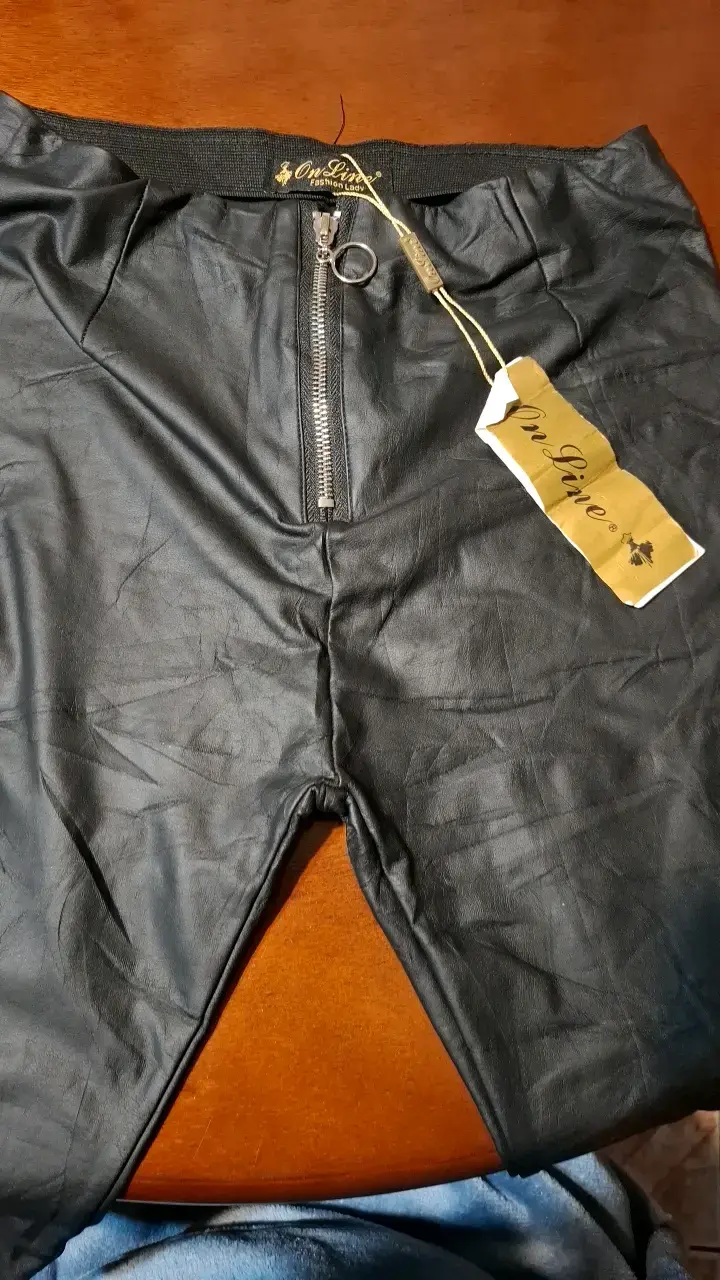 Pantalones negros de cuero sintético para mujer - 3