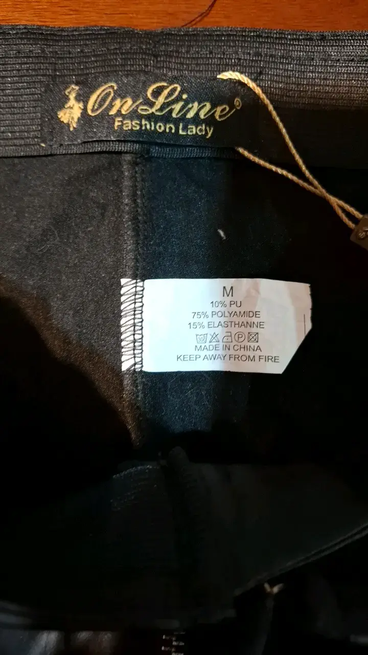 Pantalones negros de cuero sintético para mujer - 4