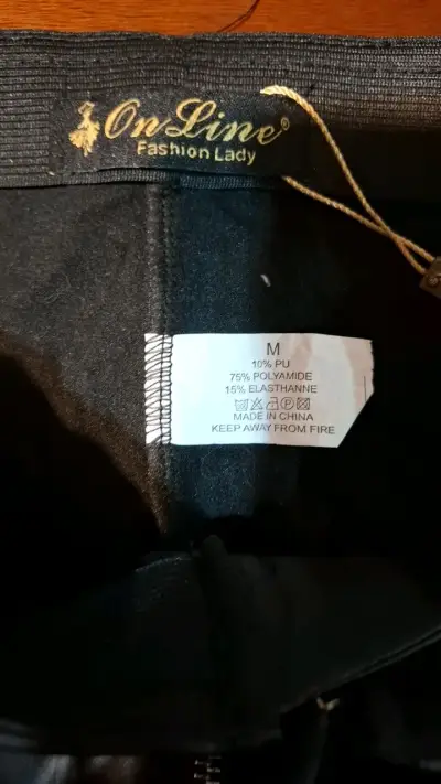 Pantalones negros de cuero sintético para mujer - miniatura 4