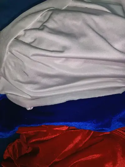 Tela de terciopelo se van las tres en 5 mil - miniatura 1