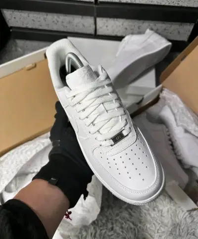Zapatillas deportivas blancas Nike Air Force 1 - miniatura 1