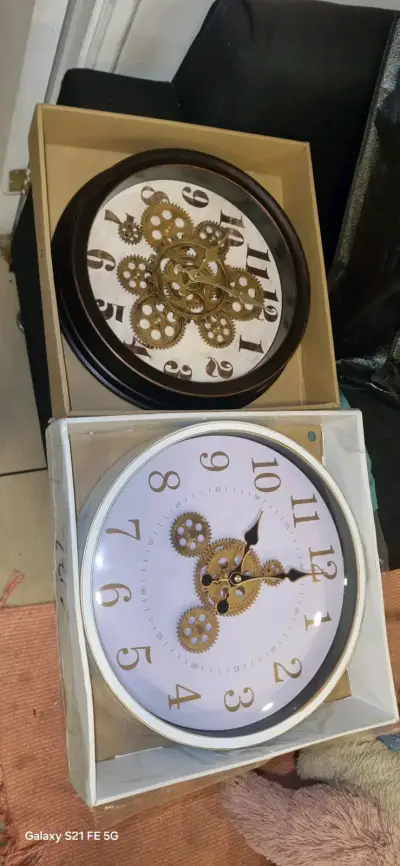 Relojes de pared con diseño de engranajes - miniatura 1