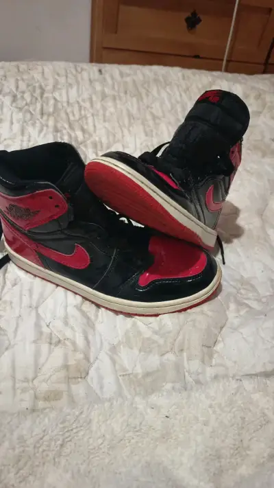 Zapatillas deportivas negras y rojas de alta calidad - miniatura 1