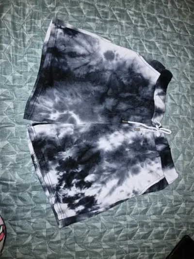 Conjunto deportivo tie-dye blanco y negro - miniatura 2
