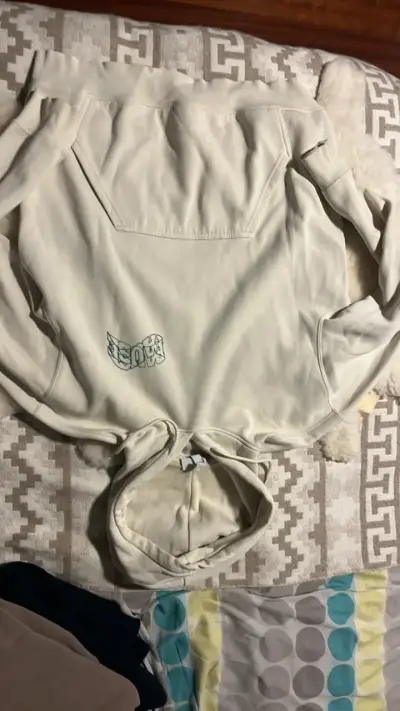 Polerón beige con capucha y diseño gráfico - miniatura 1