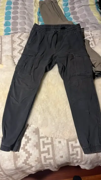 Pantalones cargo negros para hombre - miniatura 1