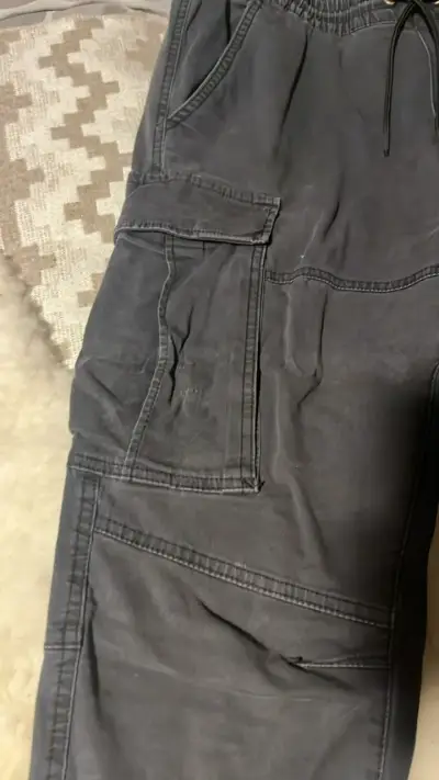 Pantalones cargo negros para hombre - miniatura 3
