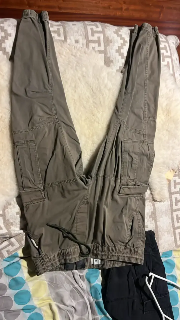 Pantalones cargo verde oliva para hombre - 1