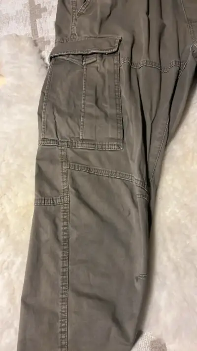 Pantalones cargo verde oliva para hombre - miniatura 3