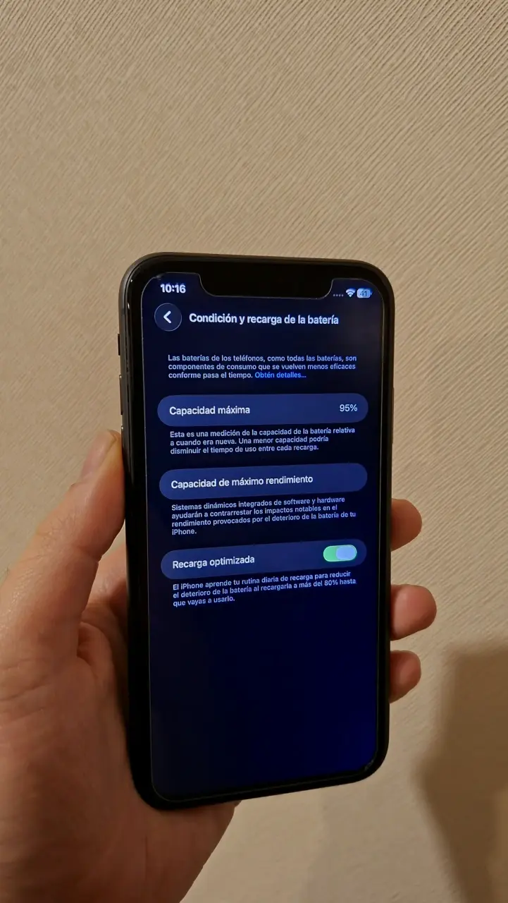 iPhone 11 en buen estado con batería al 95% - 2