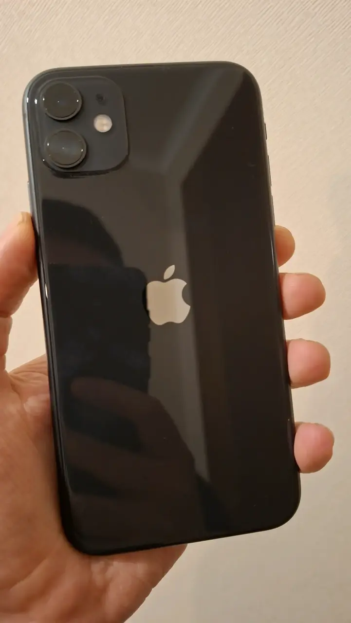 iPhone 11 en buen estado con batería al 95% - 4