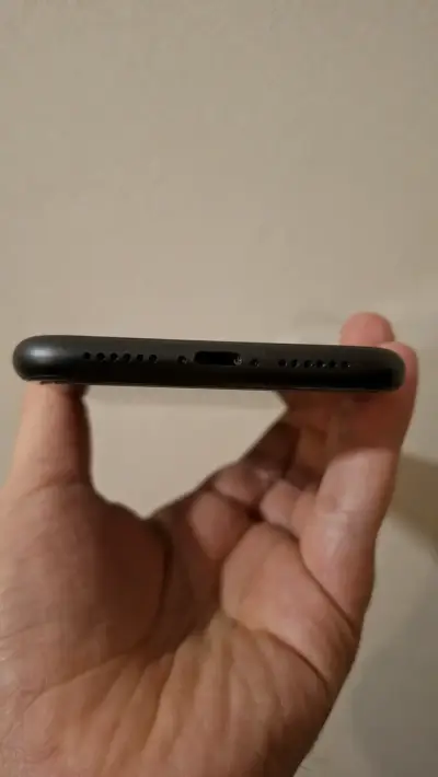iPhone 11 en buen estado con batería al 95% - miniatura 6