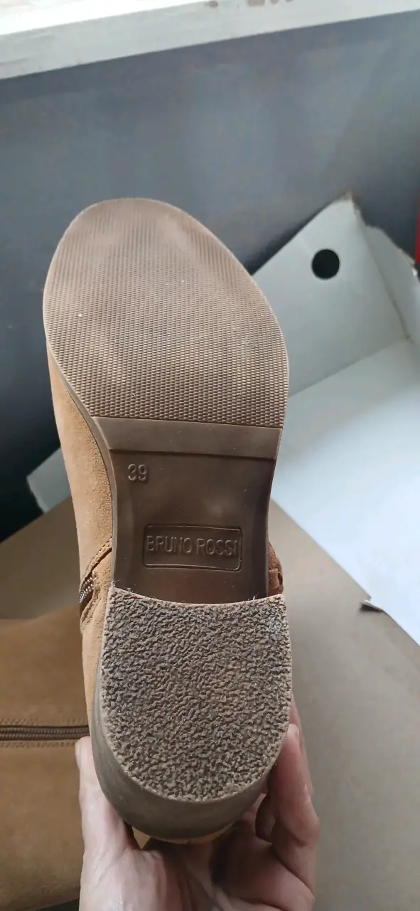 Botas de gamuza marrón con tacón - 3