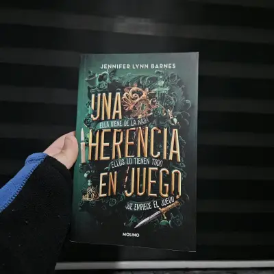 Libro 'Una Herencia En Juego' de Jennifer Lynn Barnes - miniatura 1