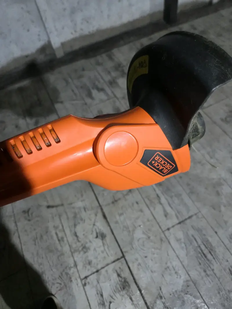 Cortadora de Césped Eléctrica Black+Decker con Repuestos - 3