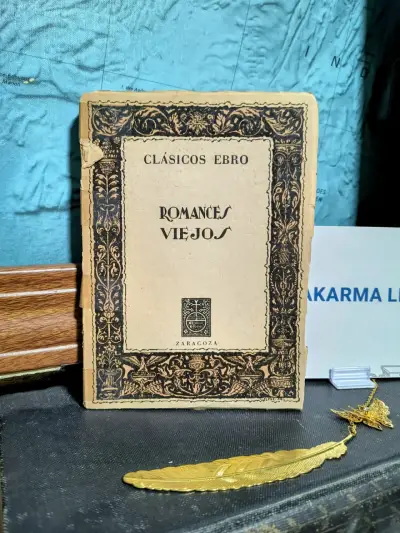 Libro antiguo 'Romances Viejos' Clásicos Ebro - miniatura 1