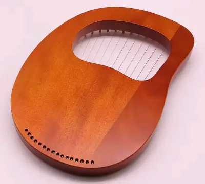 Lira de madera con diseño decorativo - miniatura 2