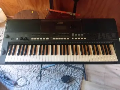 Teclado Yamaha PSR-E433 con múltiples funciones - miniatura 1