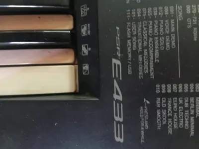 Teclado Yamaha PSR-E433 con múltiples funciones - miniatura 2