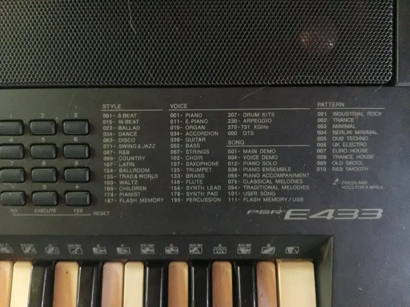 Teclado Yamaha PSR-E433 con múltiples funciones - 5