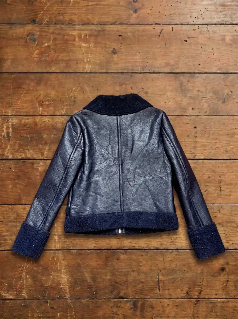 Chaqueta Guess chiporro (con detalle) - 2