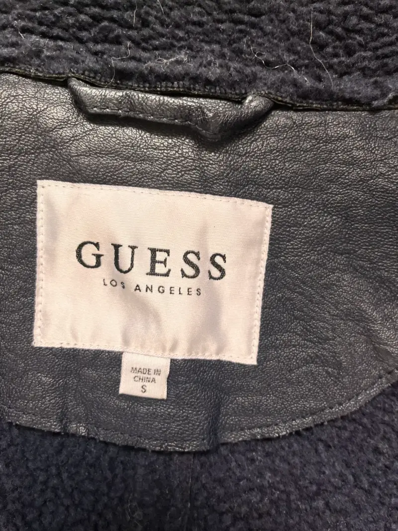 Chaqueta Guess chiporro (con detalle) - 3