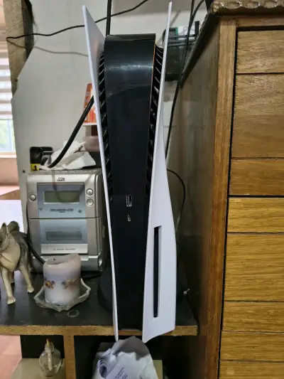 Consola PlayStation 5 con dos controles - miniatura 2