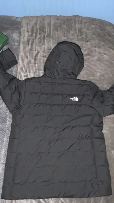 Chaqueta negra con capucha The North Face - miniatura 2
