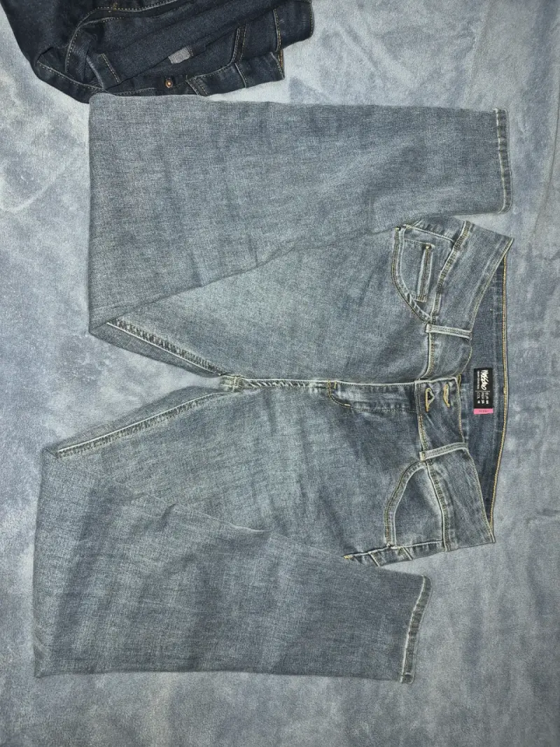 Jeans de mezclilla azul oscuro para mujer - 2