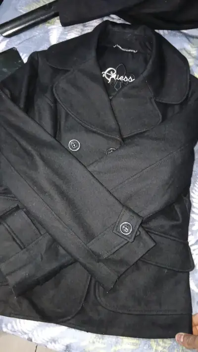 Abrigo negro Guess para mujer - miniatura 2