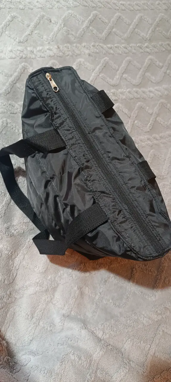 Bolso tote negro acolchado con asas largas - 3