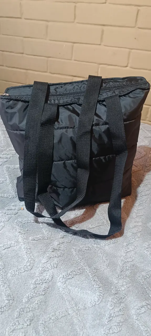 Bolso tote negro acolchado con asas largas - 4