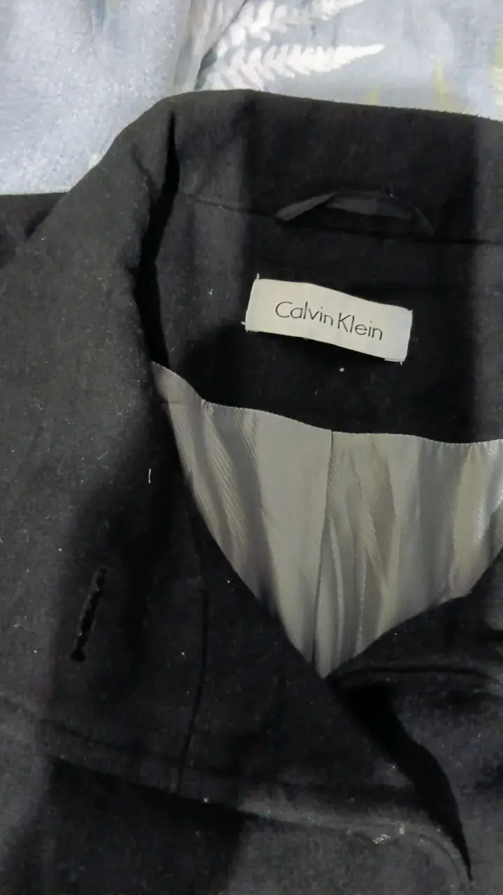Abrigo negro de mujer Calvin Klein elegante - 2